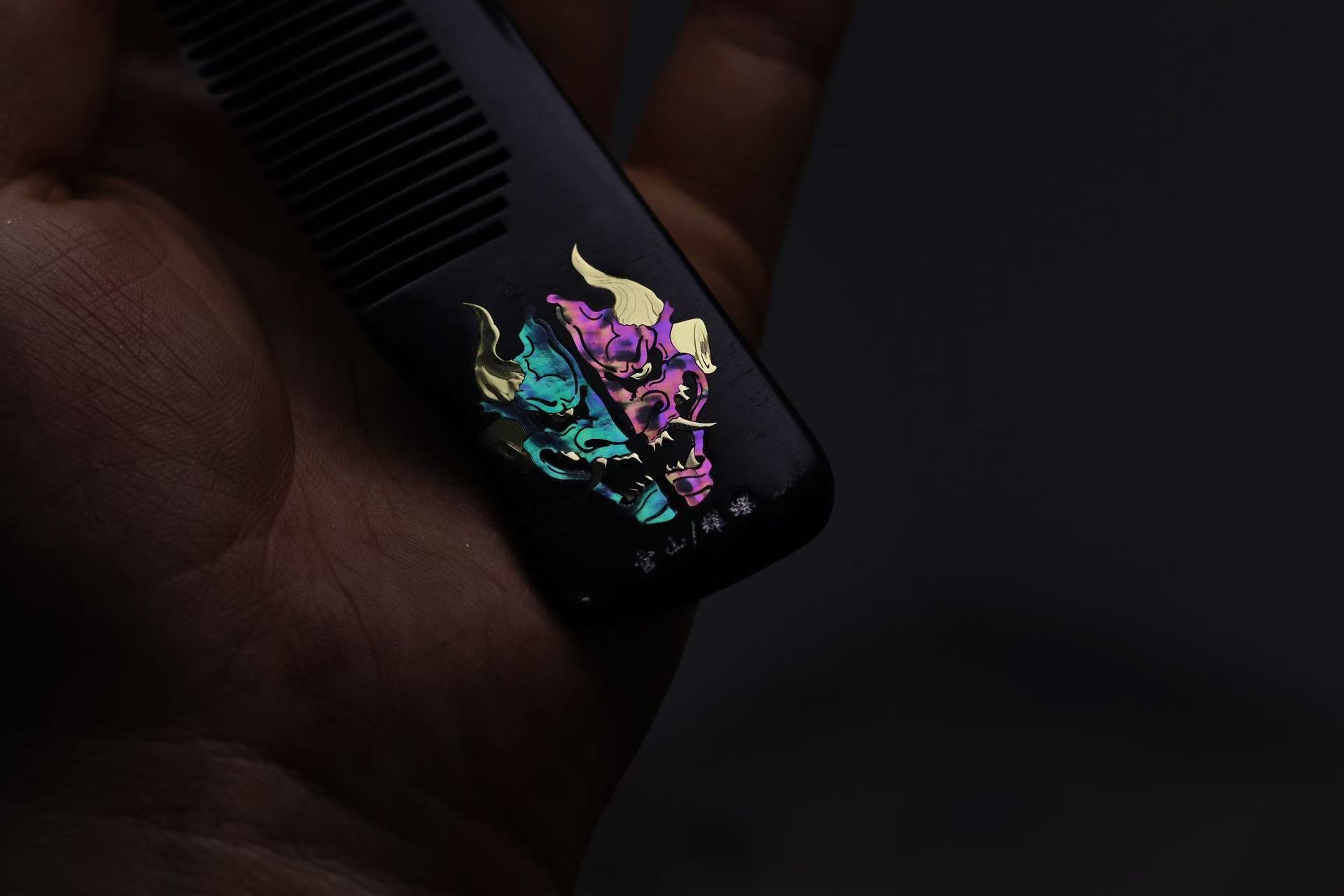 Black lacquer comb with raden hannya demon mask inlay